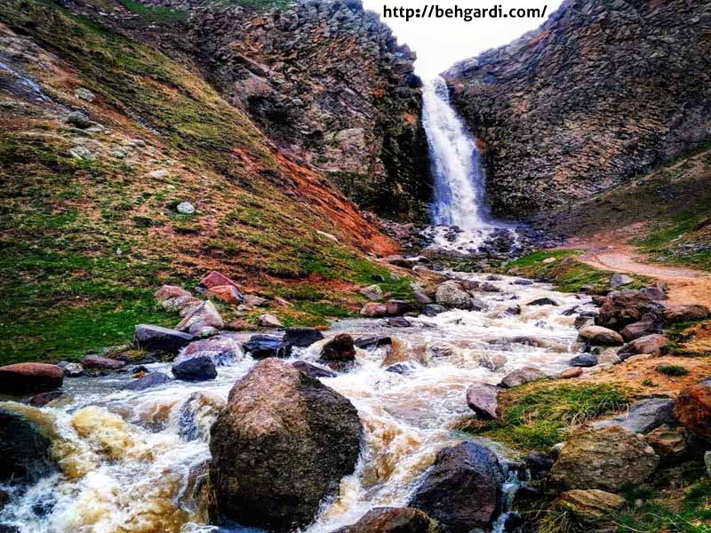 آبشار سردابه جاهای دیدینی اردبیل در بهار و تابستان