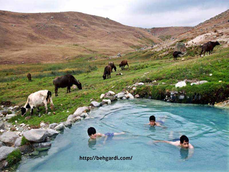 چشمه گرم سردابه مکانهای دیدنی اردبیل در تابستان